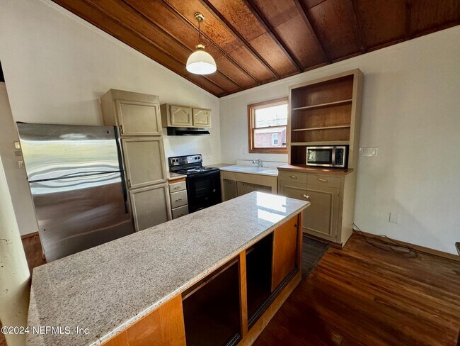 Building Photo - 1457 Challen Ave