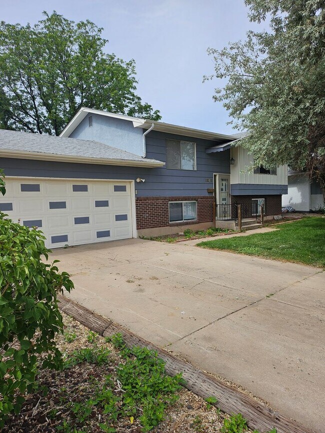 Building Photo - ALL PROSPECTIVE TENANTS MUST SUBMIT A $58 NON-REFUNDABLE APPLICATION FEE PER APPLICANT ONLINE AND...