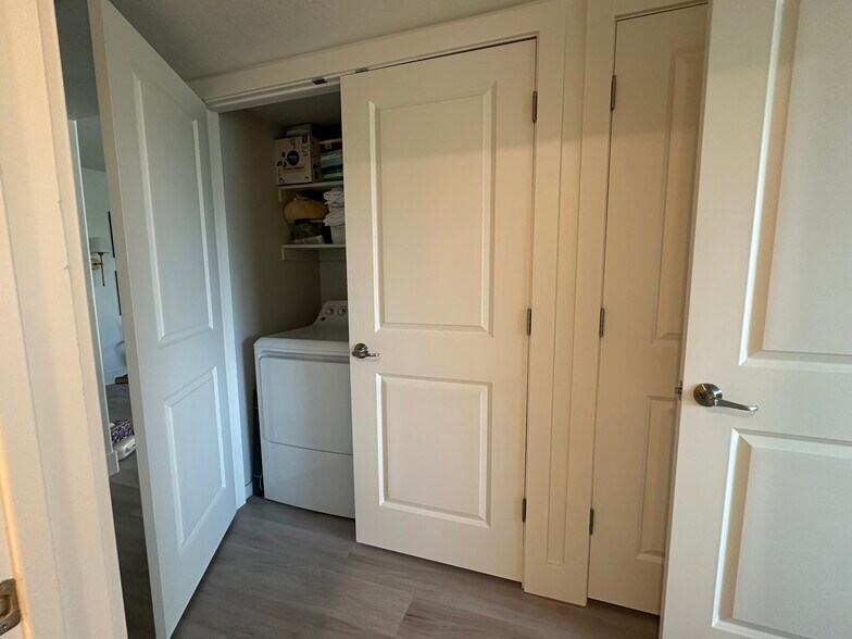Laundry room - 1055 W 1033 N