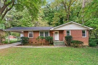 Building Photo - 2150 Meadowlane Dr SW