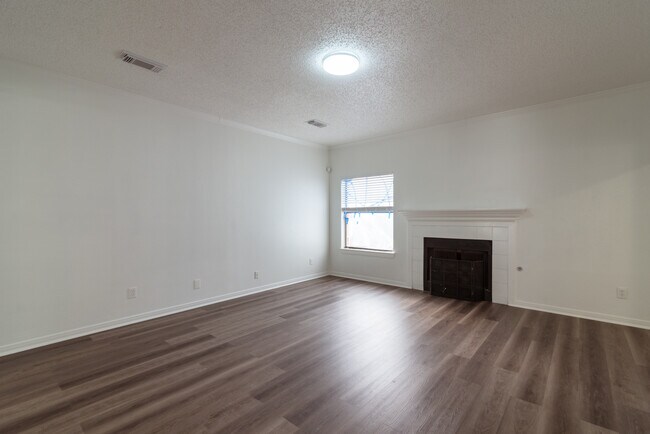 Building Photo - 1030 Wentworth Dr