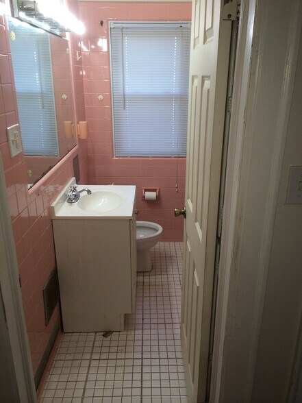 Building Photo - 10880 Stratman St