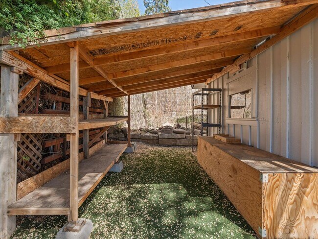 Building Photo - 2 bed, 1 bath with built in office near UNR