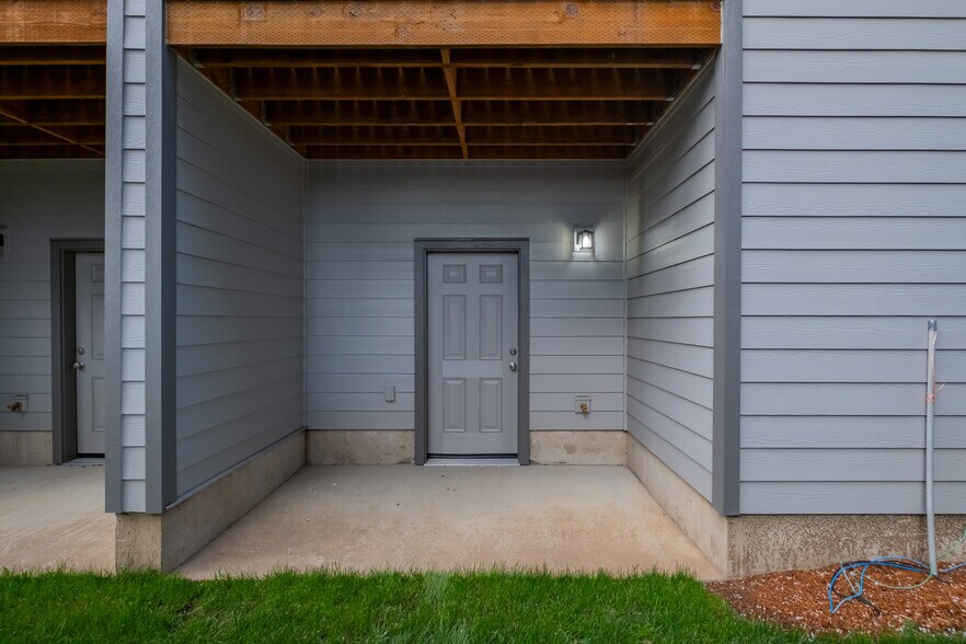 Building Photo - 384 24th St NE