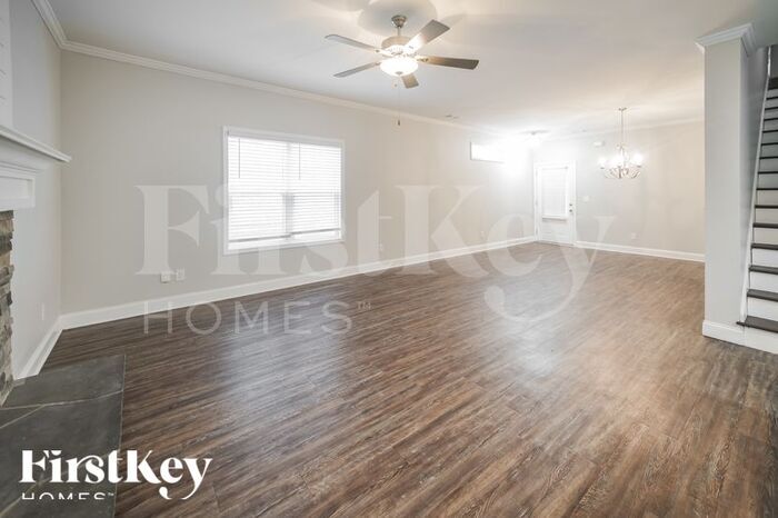Building Photo - 28 E Newnan Rd