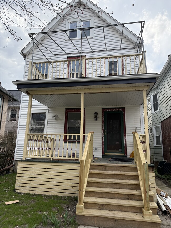 Building Photo - 670 Richmond Ave