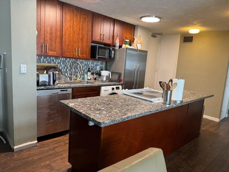 Building Photo - 2415 Ala Wai Blvd