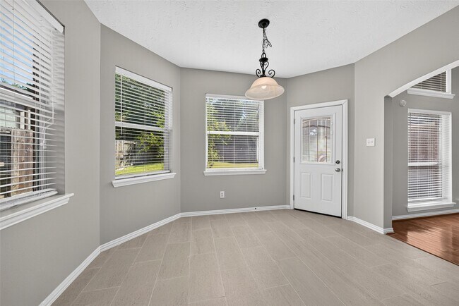 Building Photo - 8519 Babbling Brook Ct