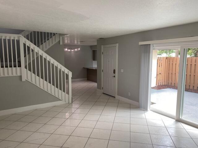 Building Photo - 1212 Vista Oaks Cir NE