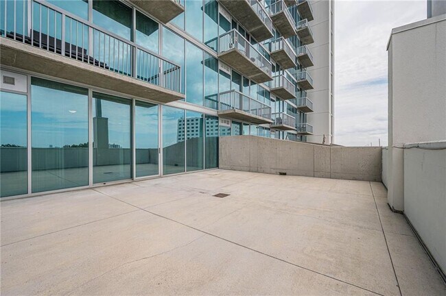 Building Photo - 3324 Peachtree Rd NE