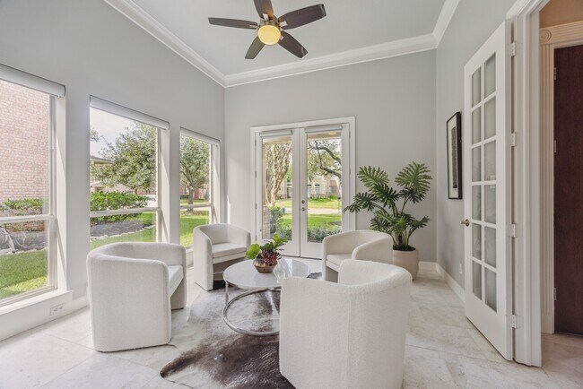Building Photo - 5826 Santa Fe Springs Dr