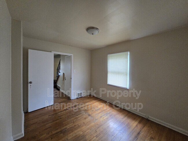 Building Photo - 15205 Maplewood Ave