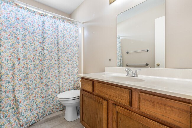 Building Photo - 403 S Sheridan Dr