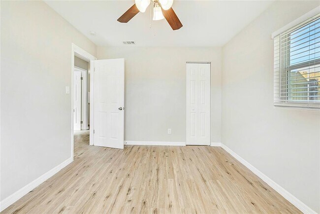 Building Photo - 5027 Kempston Dr