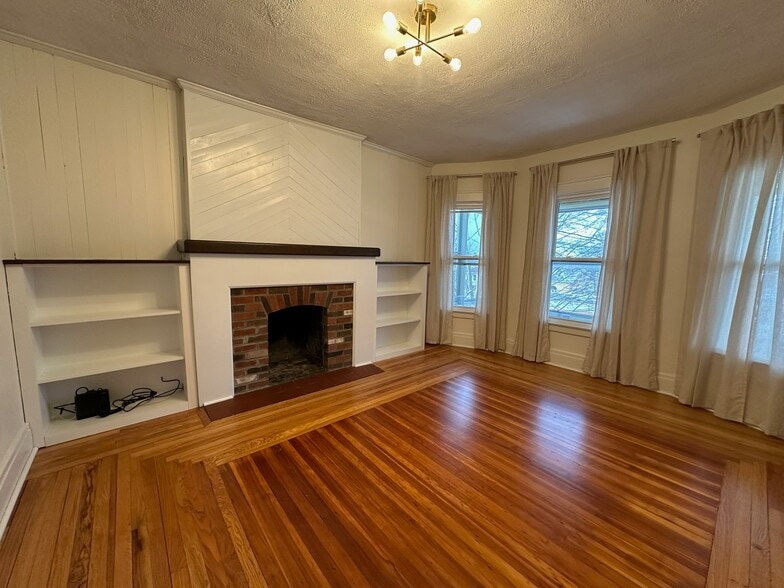 Living Room - 118 Forest Hill Dr