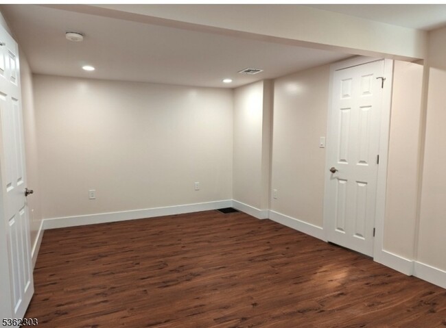 Building Photo - 439 Victory Ave