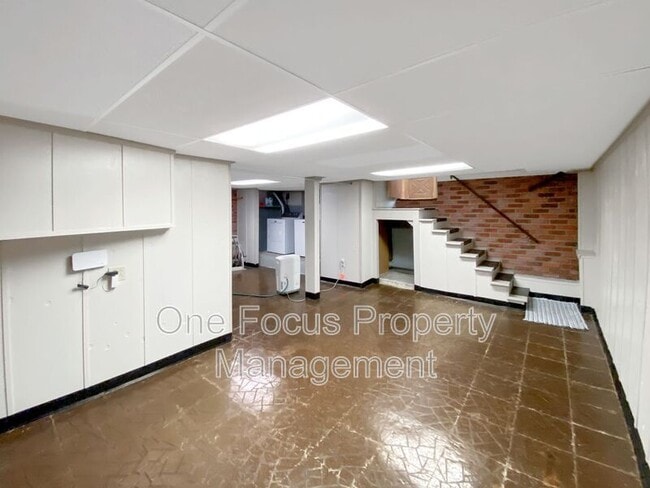 Building Photo - 2216 Lincoln Dr