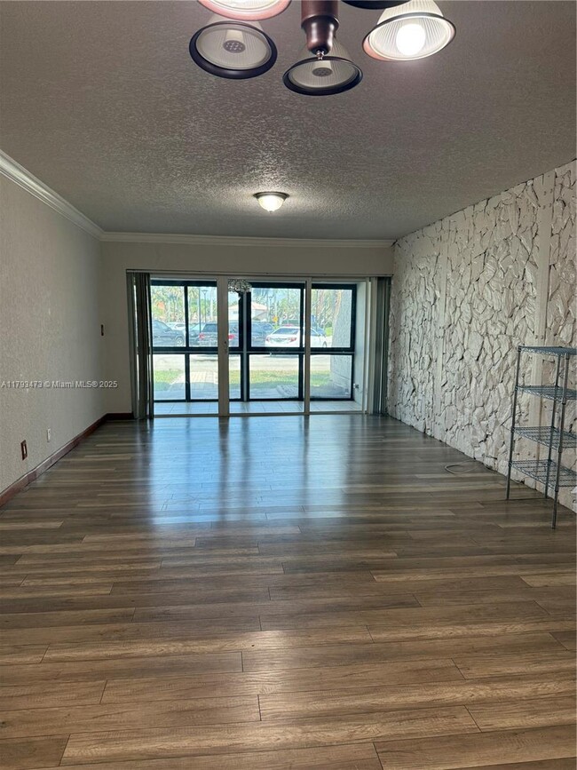 Building Photo - 120 Lakeview Dr