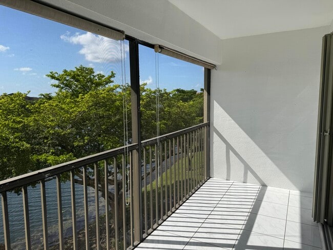Building Photo - 1001 SW 141st Ave