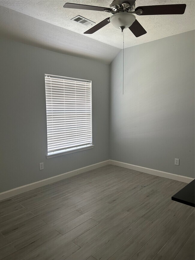 Building Photo - 18419 Autumn Park Dr