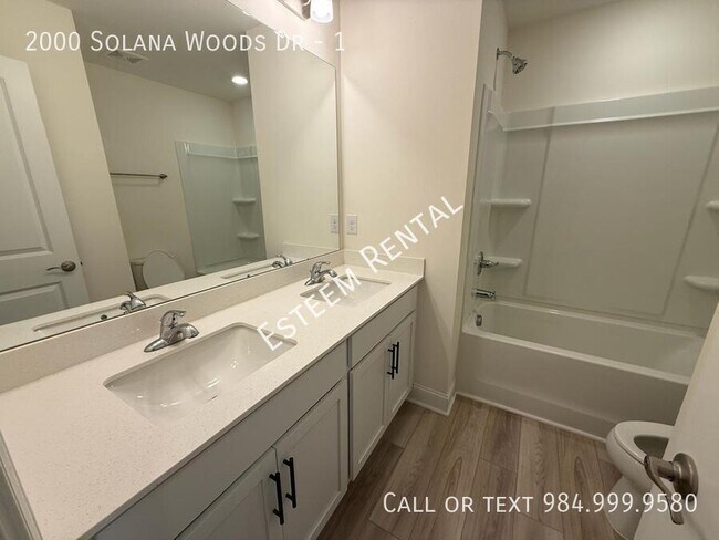 Building Photo - 2000 Solana Wds Dr