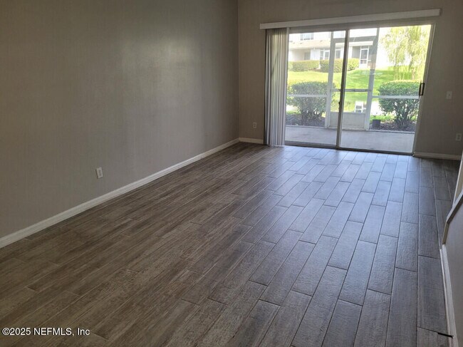 Building Photo - 12311 Kensington Lakes Dr