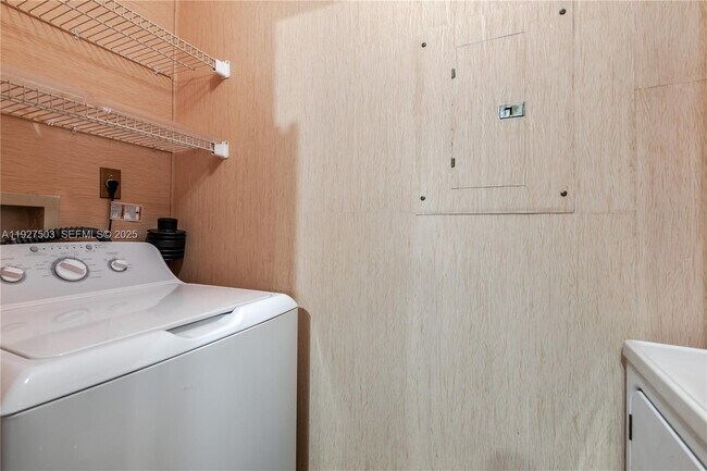 Building Photo - 19601 E Country Club Dr