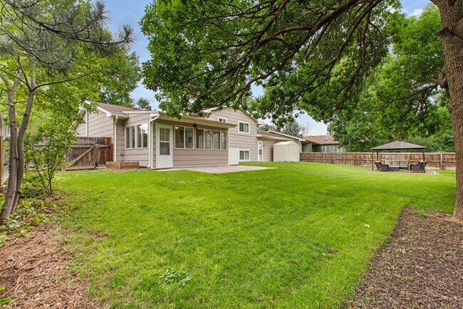 Building Photo - Students Welcome! Spacious 5 Bedroom Home in West Fort Collins