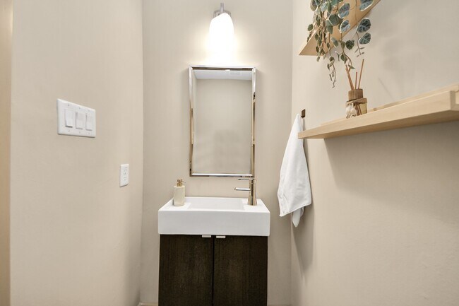 Building Photo - 4510 Inker St