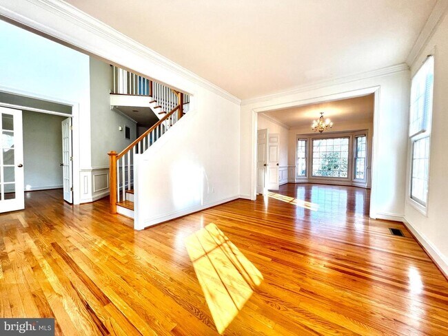 Building Photo - 1305 Providence Terrace