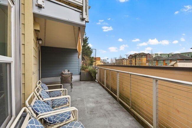 Building Photo - 2 Bedroom Condo in Overlook at Juanita Bay