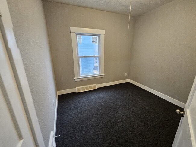 Building Photo - 4110 E 64th St