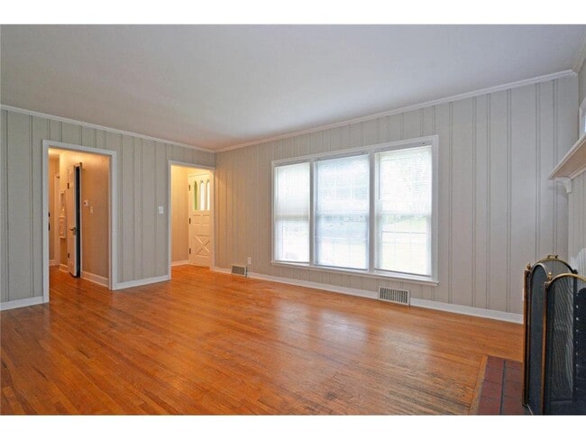 Building Photo - 155 Benton Ave