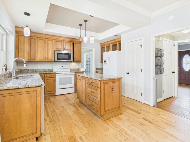 Building Photo - 6118 Walnut Landing Way