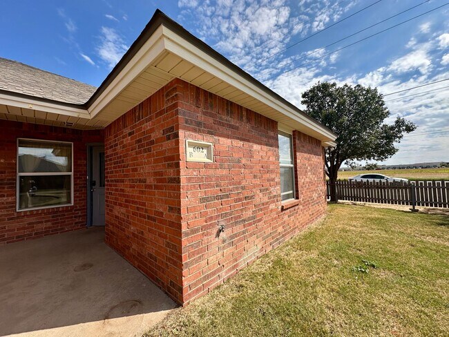 Building Photo - 602 N Bangor Ave