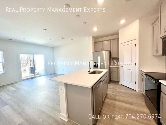 Building Photo - 8029 Hidden Spgs Trl