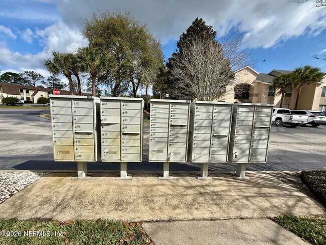 Building Photo - 204 Augusta Cir