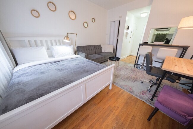 Building Photo - 1422 2nd Ave