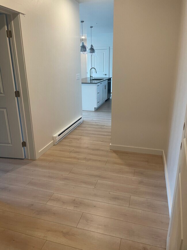 Building Photo - 2221 Willow Dr