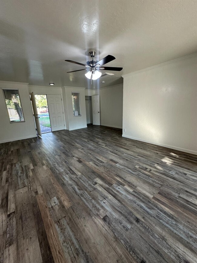 Building Photo - 440 N Homsy Ave