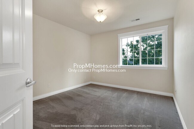 Building Photo - Luxury Four Bedroom Home in Oregon City!