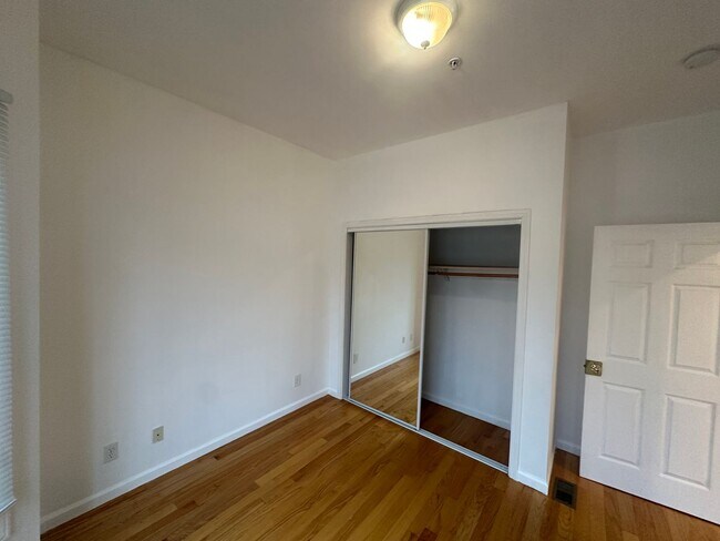 Building Photo - NML222 (222-12th)