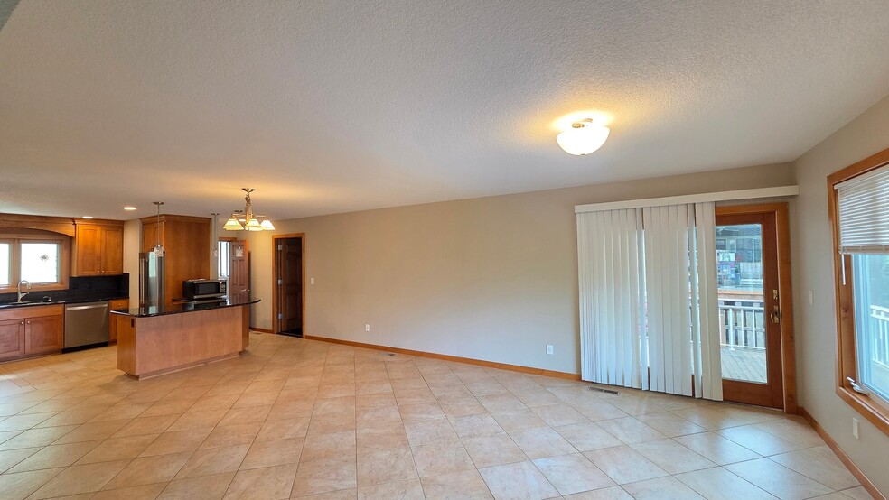 Building Photo - 16932 Greentree Ave