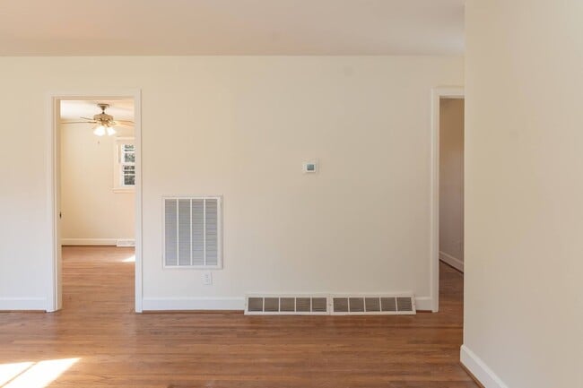 Building Photo - Gorgeous Three Bedroom Home!