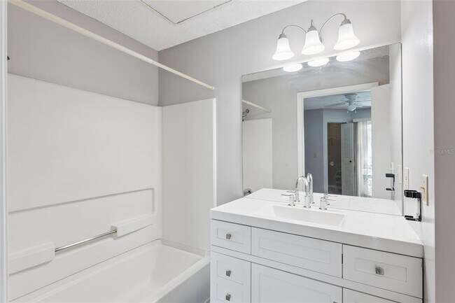 Building Photo - 711 Sugar Bay Way