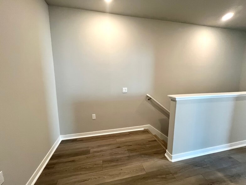 3rd floor landing - 1475 Sandbar Ln