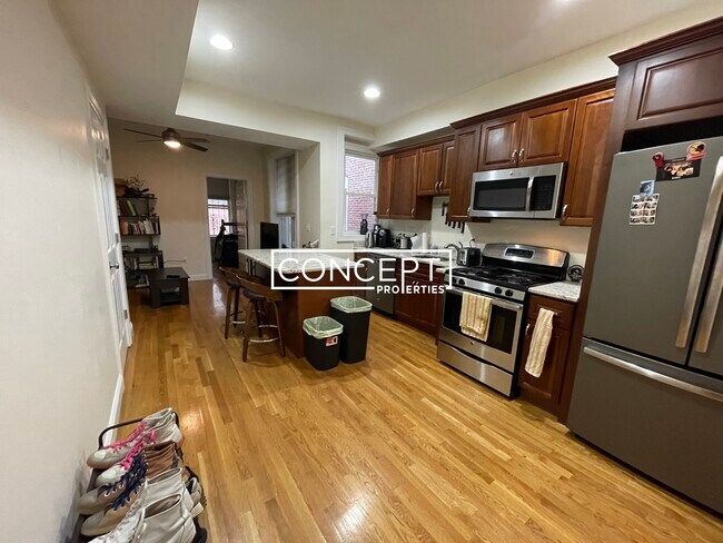 Building Photo - 1027 Tremont St