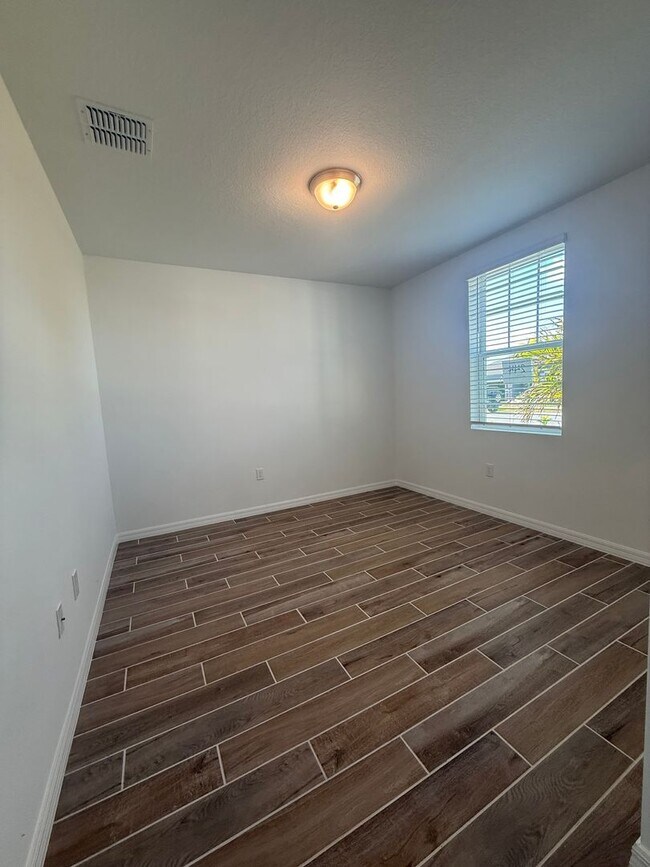 Building Photo - Stunning Eden Hills Home