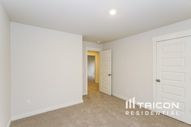Building Photo - 6406 Lake Run Ct