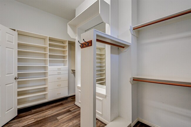 Building Photo - 203 Hazelcrest Dr